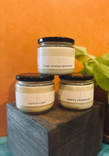 Load image into Gallery viewer, carrot cake candle